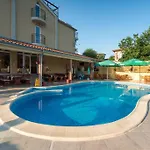 Family Dayana Hotel 3*