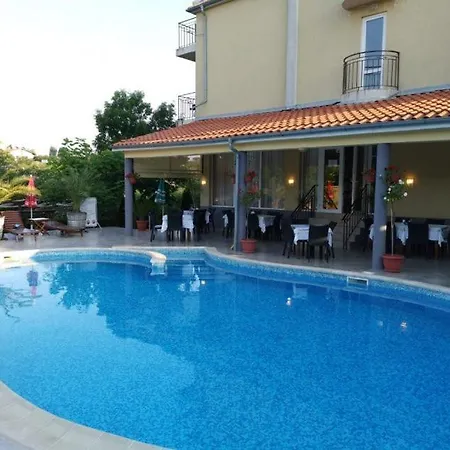 Family Dayana 3* Sinemoretz