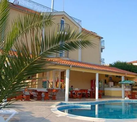 Hotel Family Dayana 3*