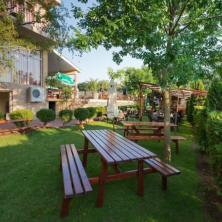 Family Dayana 3* Sinemoretz