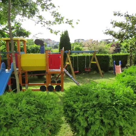מלון Family Dayana 3*