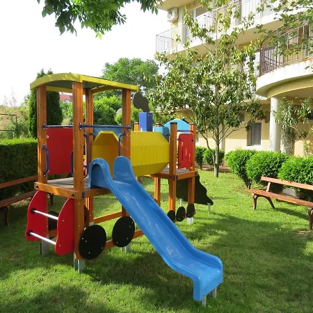 מלון Family Dayana 3*